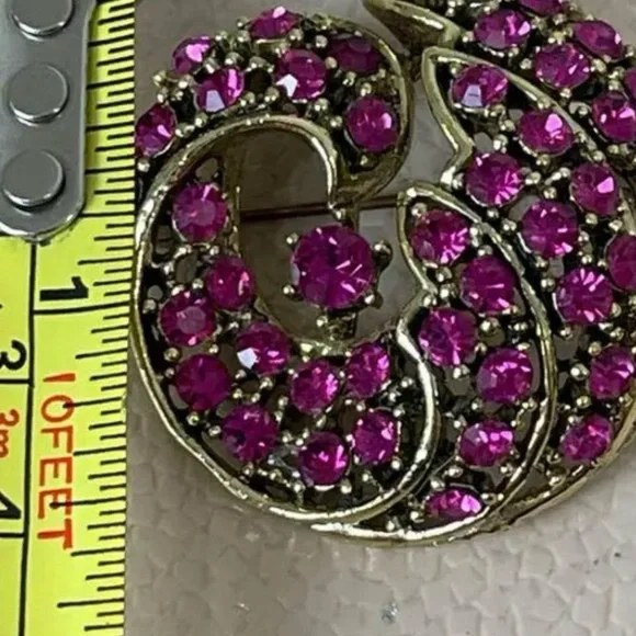 Vintage Elegant Pink Rhinestone Crystal Gold Brooch - Picture 8 of 10